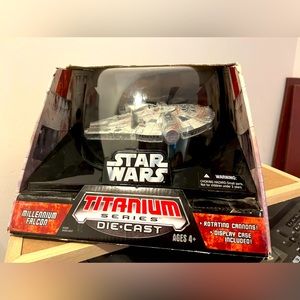 STAR WARS Millennium Falcon Titanium Series Die Cast 2006 NEW IN BOX